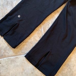 lululemon- Gather and Crow crop - Size 8